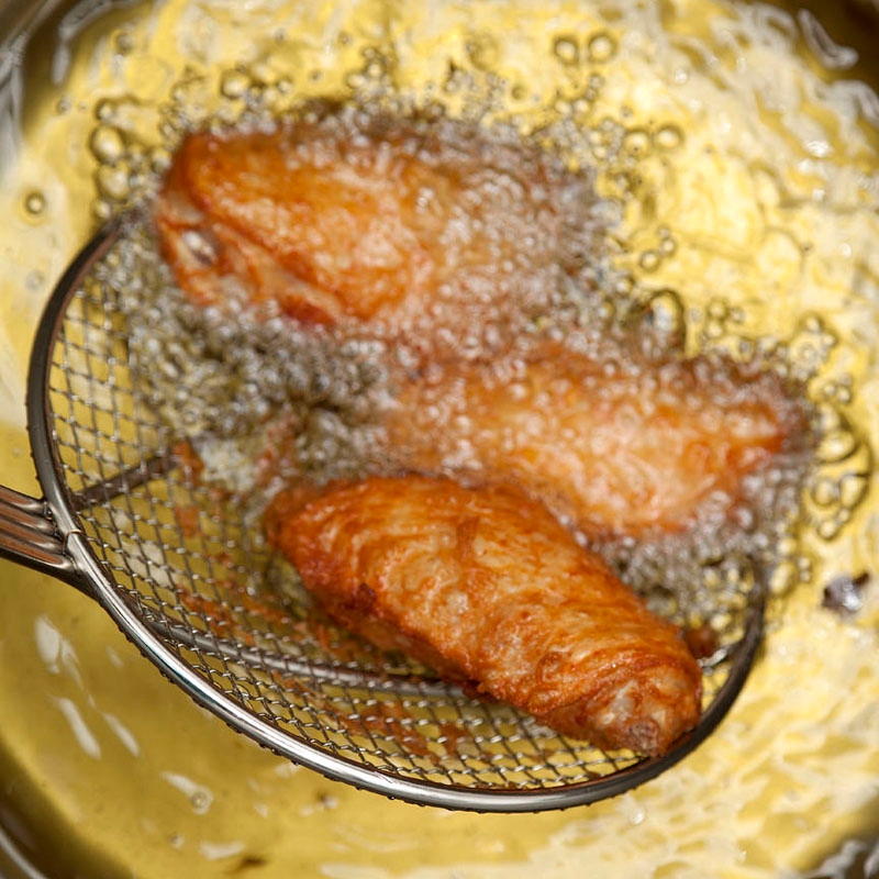 Illustration for article titled How To Deep Fry Without A Deep Fryer (And Make 5 Super Bowl Treats)